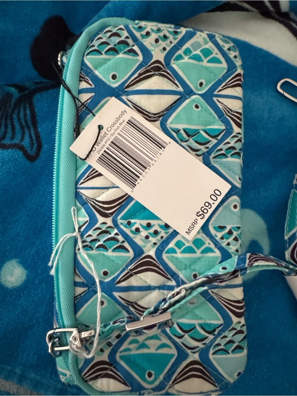 Vera Bradley Go Fish Blue wallet crossbody & matching beach towel - NWT - Picture 13 of 16